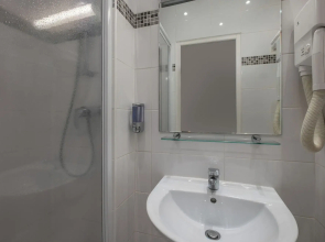 Hotel La Perle Montparnasse