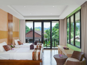 Phi Phi Long Beach Resort & Villa