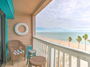 Oceanfront Corpus Christi Condo w/ Pool!