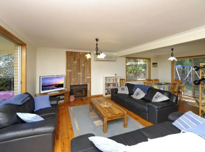 Pet Friendly Lentara St 10 - Fingal Bay