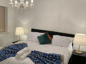 Pristine 3-bed House in Grays