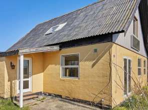 8 Person Holiday Home in Rø Gudhjem
