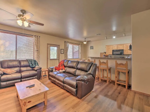 Near Lake & Trails: Show Low Condo w/ Grill!