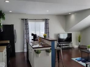 Modern 1 Bdrm Carriage House- Minutes To Downtown