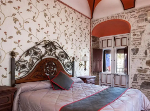 Hotel Las Palmeras by Vivere Stays