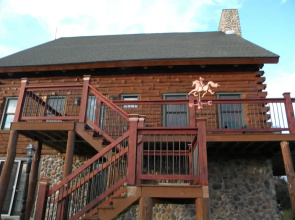 Rose And Goat Retreat - Mountain View Apartment