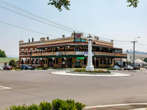 Bank Hotel Dungog
