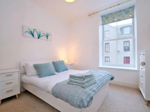 Modern & Spacious Apartment in City Centre