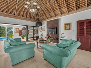 Forever Summer Gorgeous 4BDR Villa
