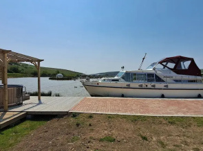 The Rose 37ft Lakeside Yacht inc Hot Tub