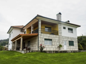 House With 5 Bedrooms in Britiande, With Wonderful Mountain View, Encl