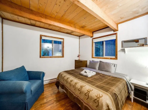 Mt. Baker Lodging Cabin 48 (Sleeps 5)
