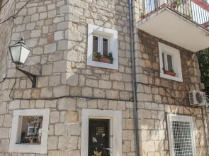 Denis House