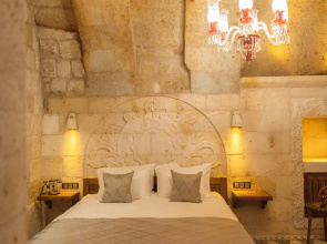 Solo Cave Suites