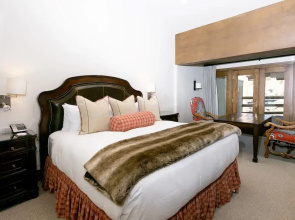 Bald Eagle Two Bedroom 2 Apartment Hotel by RedAwning