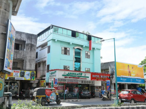 OYO 61184 Hotel Moidu's