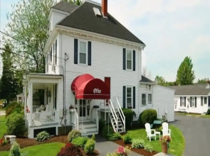 Carriage House Motel Cottages & Suites