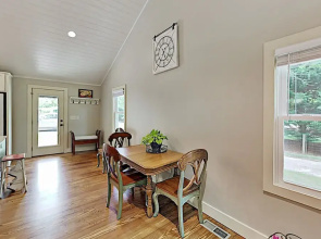 Charming Getaway W/ Luxe Interior & Screened Patio 2 Bedroom Cottage