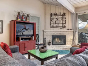 Woodbridge 16C 2.- 5 Bedrooms Condo