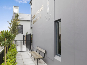 Star Struck Luxury - Inner City Townhouse