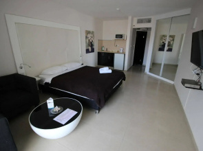 Rich Royal Suites