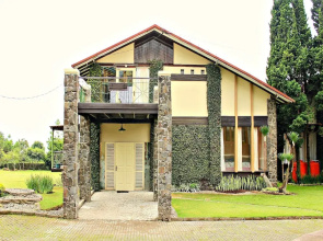 De Villa Istana Bunga by HouseinBandung