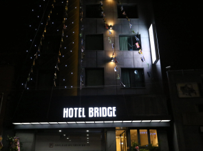 Hotel Bridge