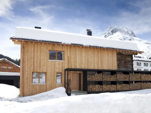Alpina Lech Geborgen in den Bergen