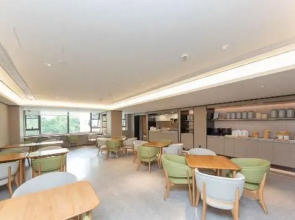 Ji Hotel (Shanghai Hailun Road Metro Station)