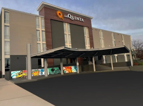 La Quinta Inn & Suites By Wyndham Tulsa Downtown/Route 66