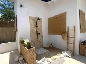 Palm Beach Vacaysuites - Garden Suite - Poolside