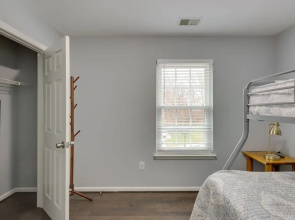 8 Mi to National Mall: Quiet Cheverly Apt