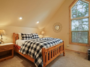 Deer Park Cabin 3 Bedroom Home by RedAwning