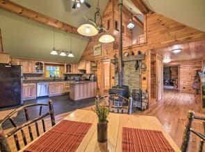 Lovely Fort Ann Lodge - 10 Mi to Lake George!