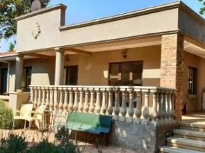 Maison De Leo