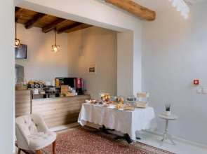 999 Luxury Hotel