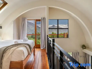 Arc House | 5min to Town • Spacious Loft House