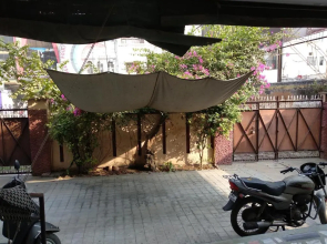 2 AC Rooms with Kitchen & Lounge near Ganges