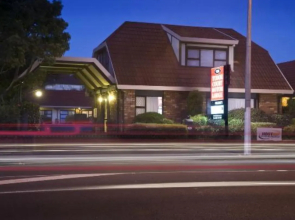 Tudor Court Motor Lodge