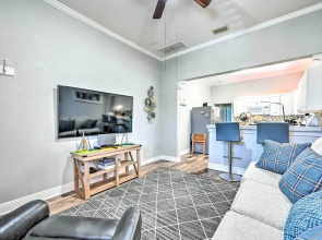 Updated Ybor City Duplex ~ 1/2 Mi to Seventh Ave!
