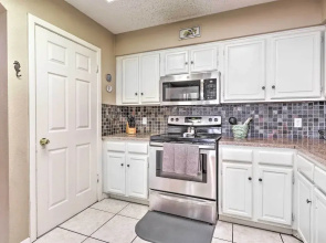 Lakefront Home w/ Point Venture Golf Access!