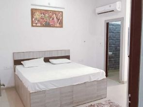 OYO 70092 Hotel Maharaja