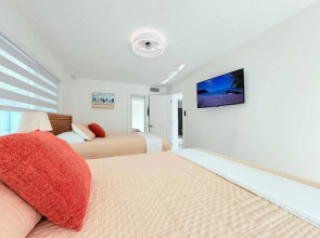 Palm House Near Beach Game Room Pool King Beds