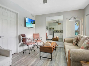 Five Palms Suite 203 - Daily - Weekly - Monthly