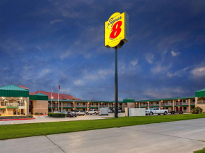Super 8 by Wyndham Seguin