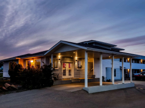 Super 8 by Wyndham Smoky Lake