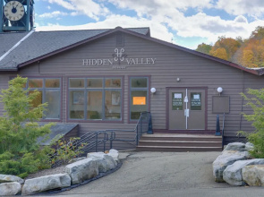 Charming Hidden Valley Resort Home: Walk to Slopes