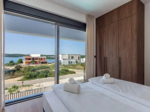 Villa Yana with Pool and Sea View