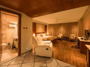 White Lotus Hotel By OYO Rooms