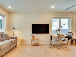 < 1 Mi to Carleton College: Wfh-friendly Apartment